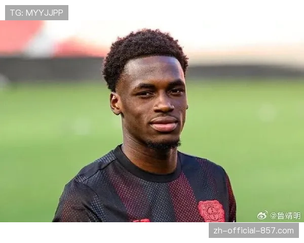 波库一对一防守出色 勒沃库森边卫胜任左右两侧